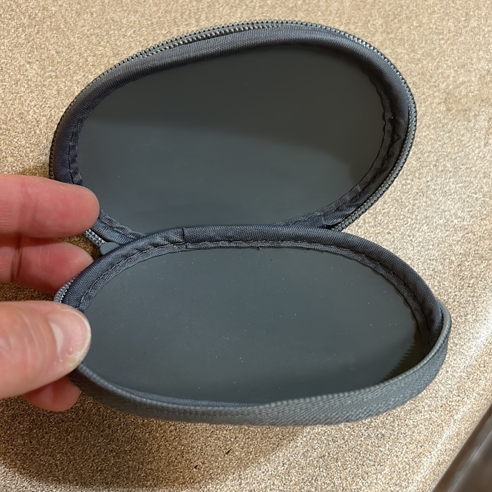 BEATS Case - Picture 3 of 4